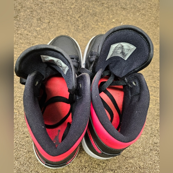 Size 7.5 - Jordan 1 Mid Siren Red 2021 - Picture 2 of 8
